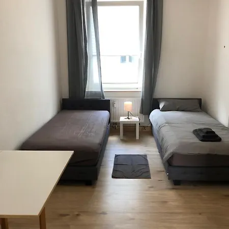 Beautiful New Central 3 Bedroom For 6 Guests