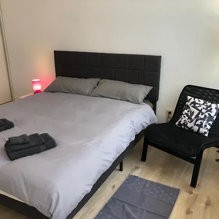 Beautiful New Central 3 Bedroom For 6 Guests * Dusseldorf