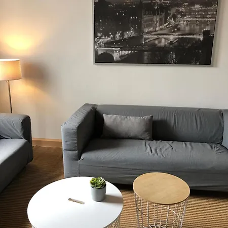 Beautiful New Central 3 Bedroom For 6 Guests Apartment *