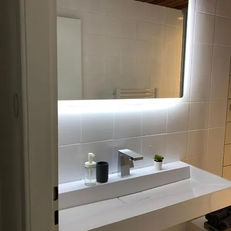 Beautiful New Central 3 Bedroom For 6 Guests * Dusseldorf